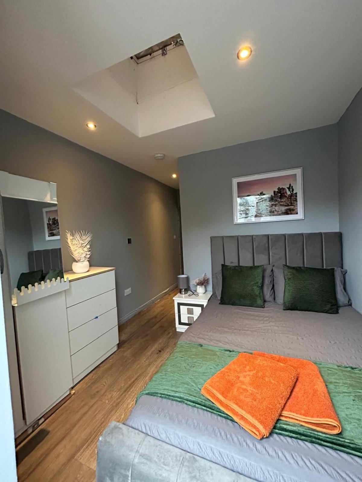 2 Bedroom Flat In Euston 2 Mins Away From Station, No Lift London Kültér fotó