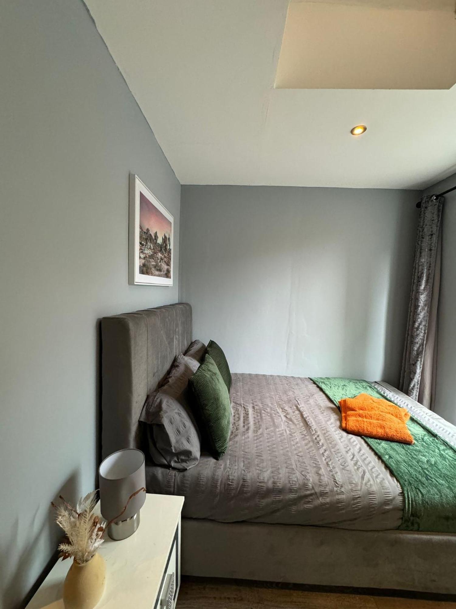 2 Bedroom Flat In Euston 2 Mins Away From Station, No Lift London Kültér fotó