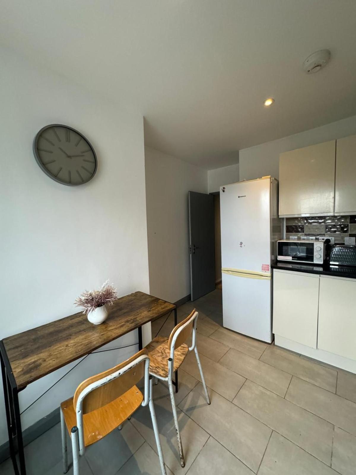 2 Bedroom Flat In Euston 2 Mins Away From Station, No Lift London Kültér fotó