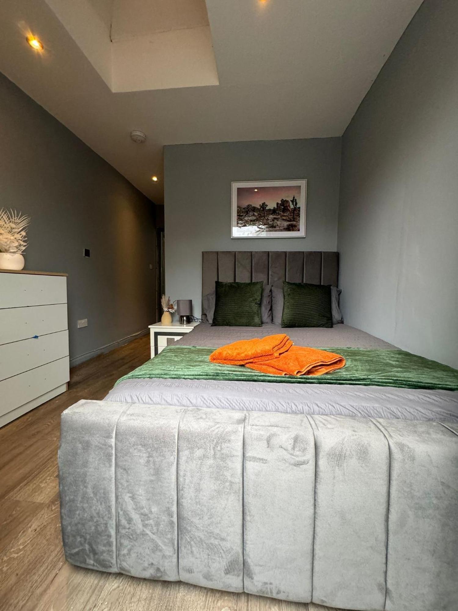 2 Bedroom Flat In Euston 2 Mins Away From Station, No Lift London Kültér fotó